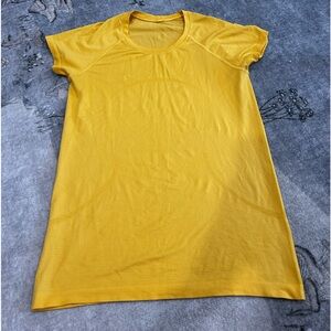 Lululemon Swiftly Tech short sleeve in yellow - size 10